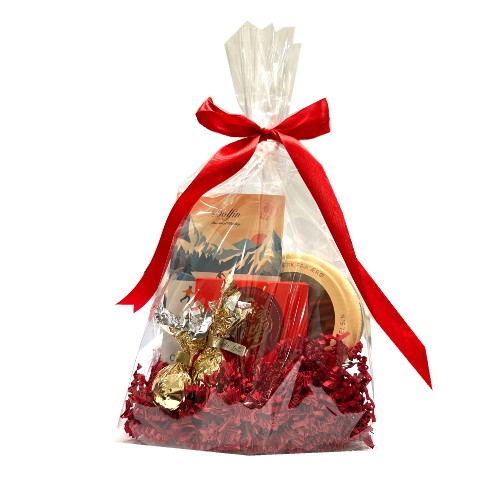 Cellofanpaket med utsökt choklad och extra fin lakrits